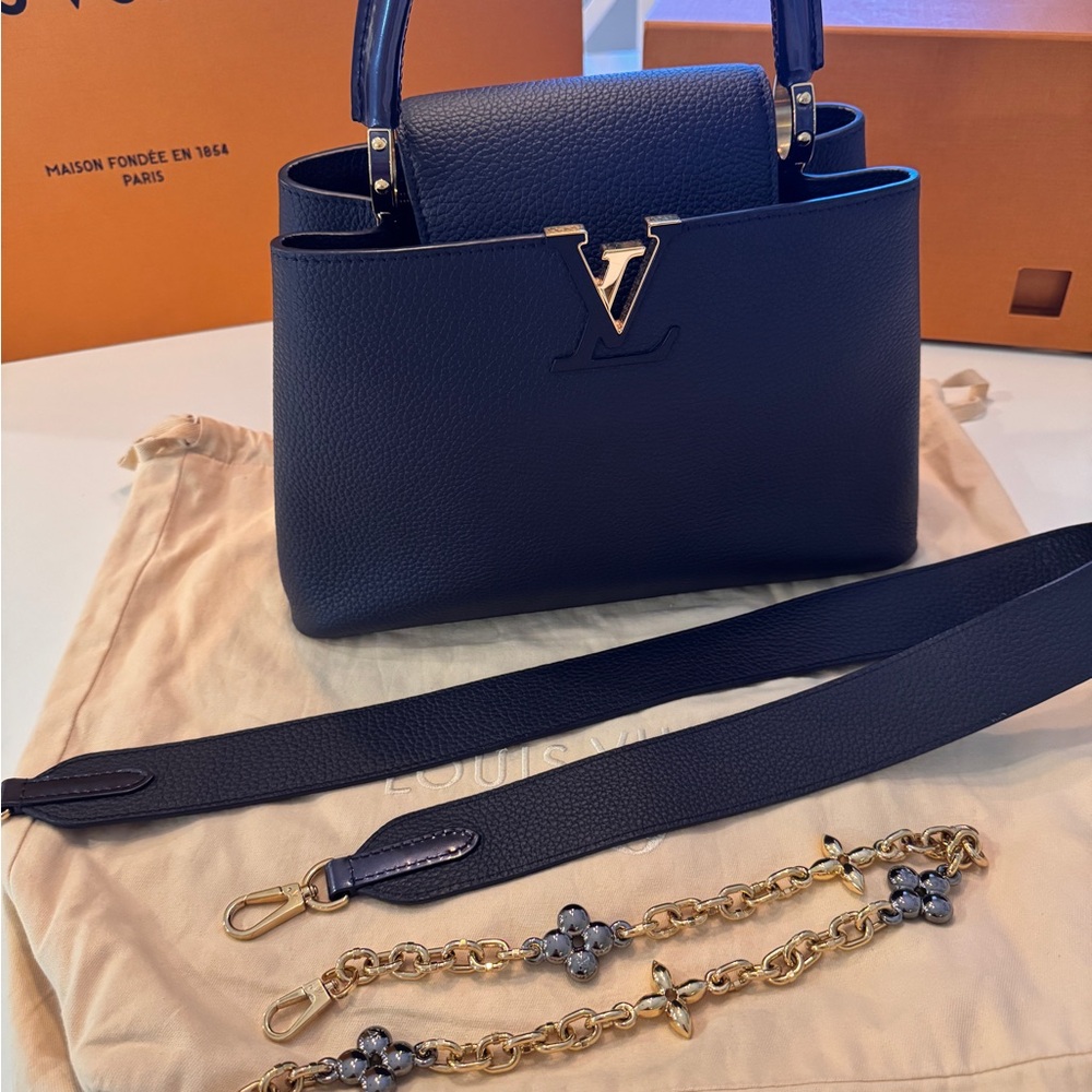 Limited Louis Vuitton Navy Capucines MM - Picture 12 of 16